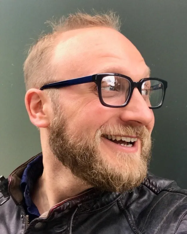 Headshot of Henry Garner